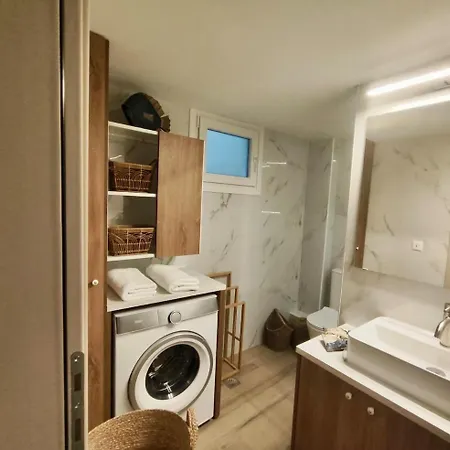 Kalliso Near The Apartment *